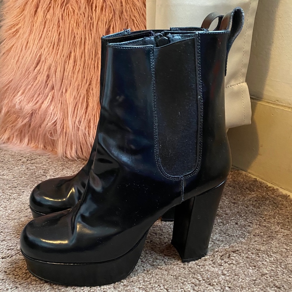 Platform heeled boots